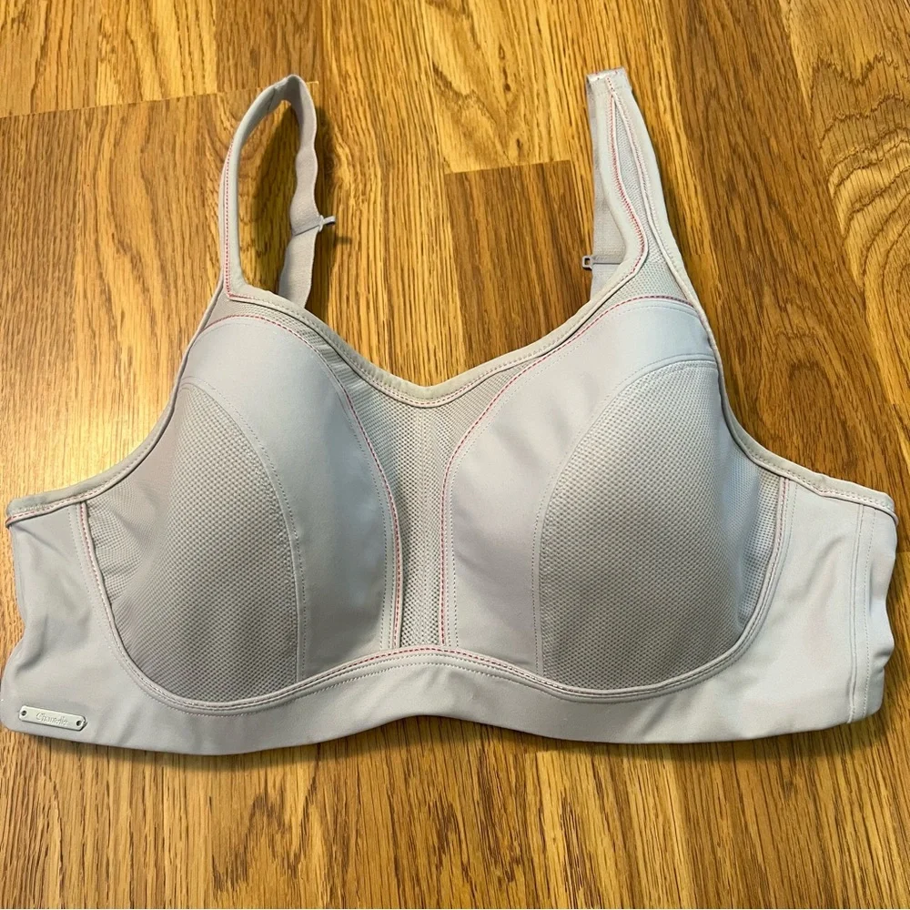 Chantelle Light Gray High Impact bra. - Picture 3 of 13